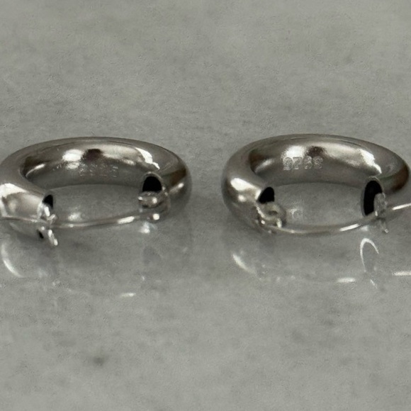COPY - Sterling Silver Tube Huggie Hoop Earrings Brand New - Picture 4 of 4